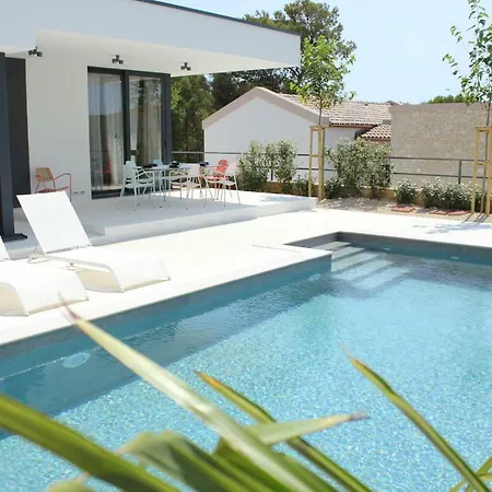 Sunny Garden فيلة Barbat na Rabu