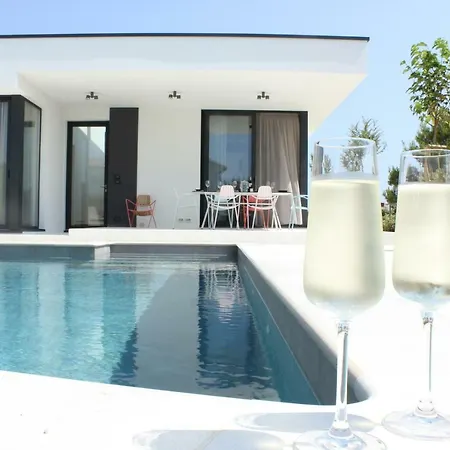 Sunny Garden فيلة Barbat na Rabu