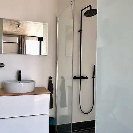 فيلة Sunny Garden