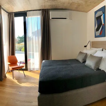 Sunny Garden فيلة