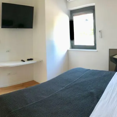 Sunny Garden فيلة Barbat na Rabu