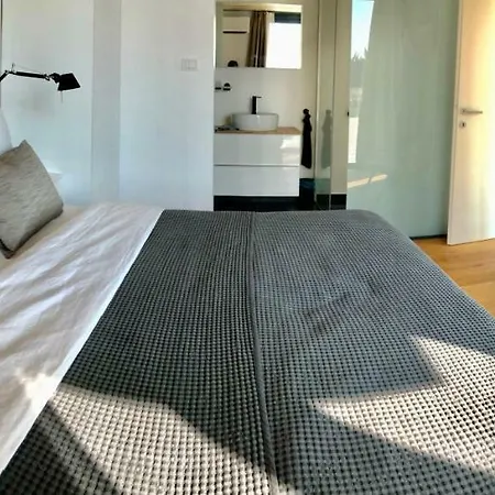 فيلة Sunny Garden