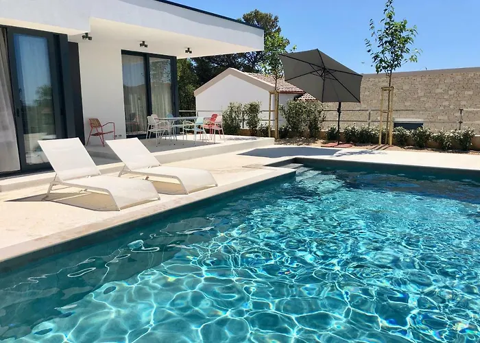 Sunny Garden Villa *